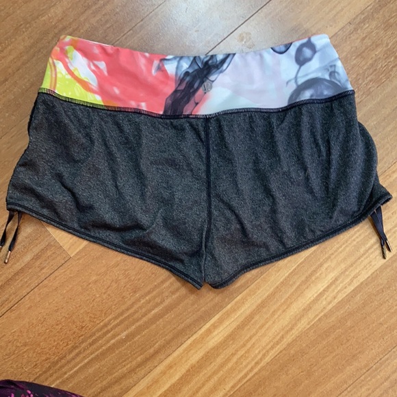 Lululemon Hot Move Short - Picture 4 of 5